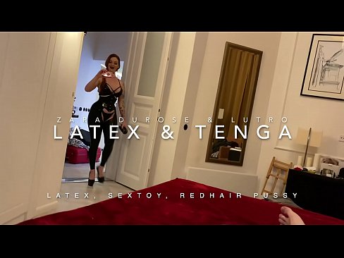 ❤️ Ngoanana e monyane ea nang le hlooho e khubelu ea apereng seaparo sa latex se kentsoeng ke ntate oa bobeli litšoantšong tsa bootsoa st.ttsex.ru